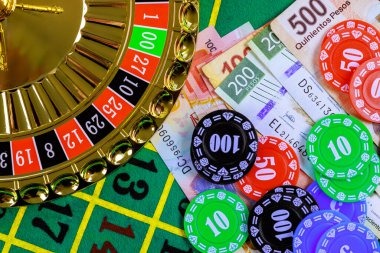 Bonus feature trigger sequence in Treasures of Aztec showing free spins activation